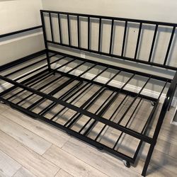 Twin Metal Daybed with Trundle  Great Shape!