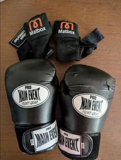 Pro Main Event boxing gloves and Matbox hand protecting quick wraps inner bandages