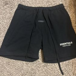 Essentials Shorts 