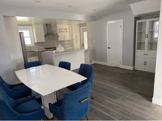 Expandable dining table & chairs