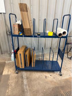 Dolly to hold boxes