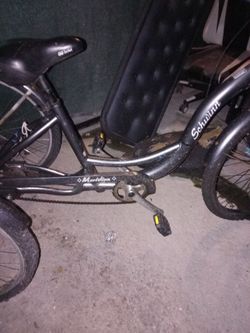 Schwinn Meridian Bike