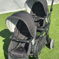 Graco brand stroller for twin babies includes car sit