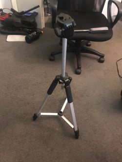 Camera tripod
