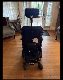 Quantum J4E Power Wheelchair
