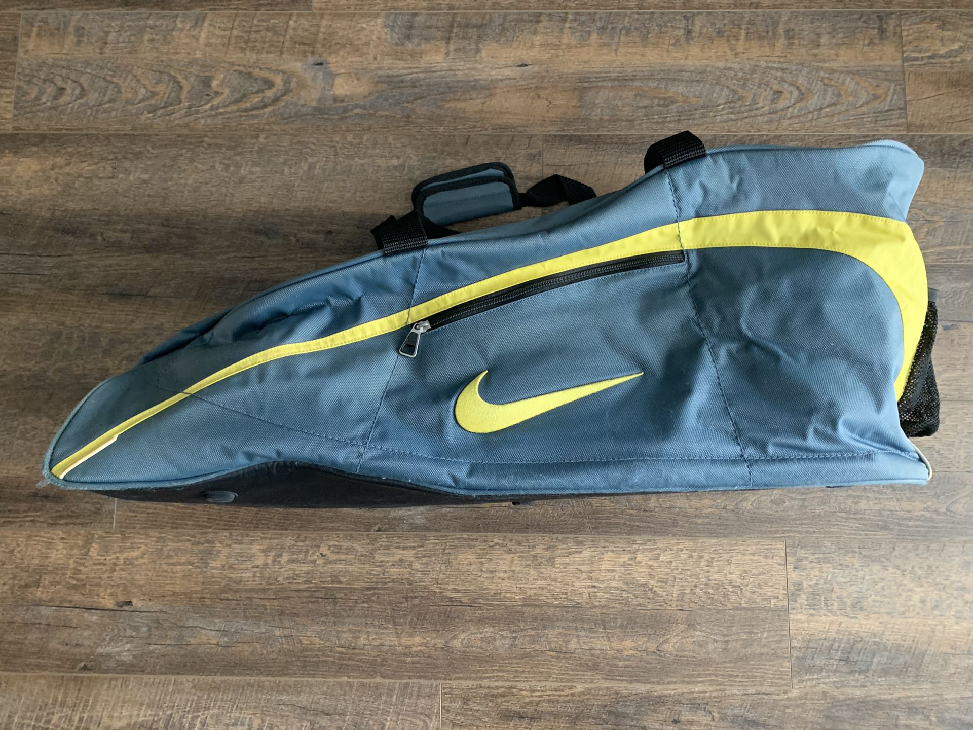 Nike Tennis Bag (6 racket capacity plus!)