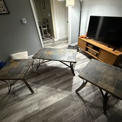 Living Room Set - Coffee Table - End Tables X2