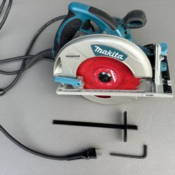 Makita circular saw 7-1/4 in, 15Amp Corded, Magnesium - USED