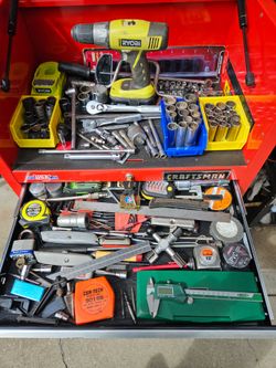 Craftsman Heavy Duty Rolling Toolbox Full With Tools Including Keys And Power Plugs