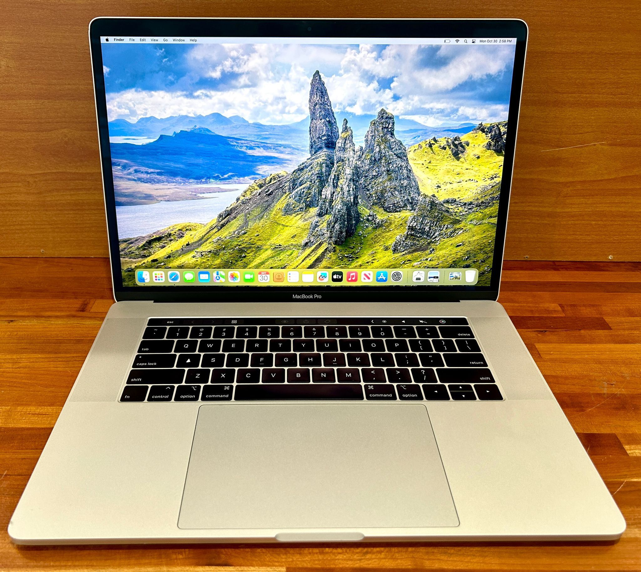 APPLE MACBOOK PRO 15” 2018 2.9GHz 6CORE i9 32GB RAM 1TB SSD TouchBar Fully Functional