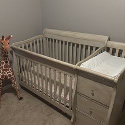Crib W/ Drawers 