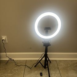 Tripod With Ring Light