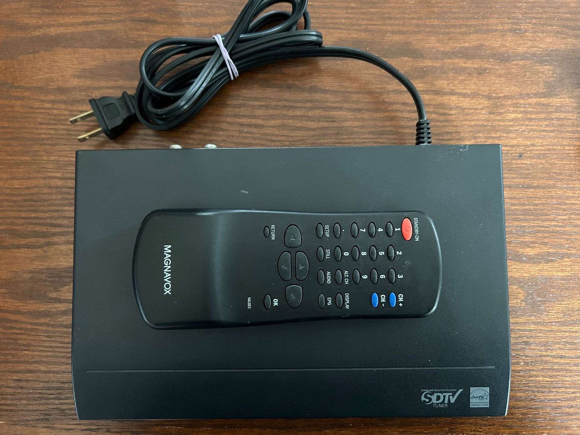 Magnavox DRV Digital To Analog TV Converter Box TB100MW9 With Remote