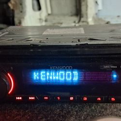 Car Stereo KENWOOD, USB ,RADIO ,& CD PLAYER $35