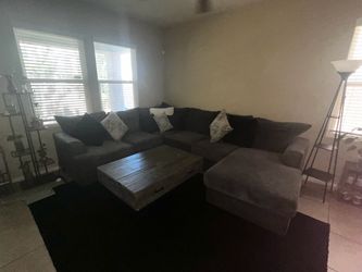 Oversized comfy sectional sofa, like new!
