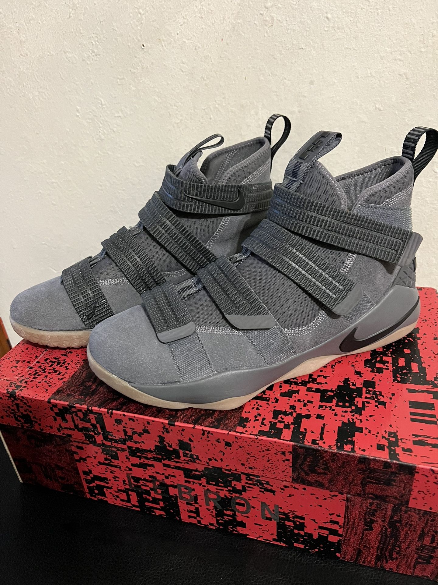 NIKE LEBRON SOLDIER Xi GRAY GUM SIZE 10.5