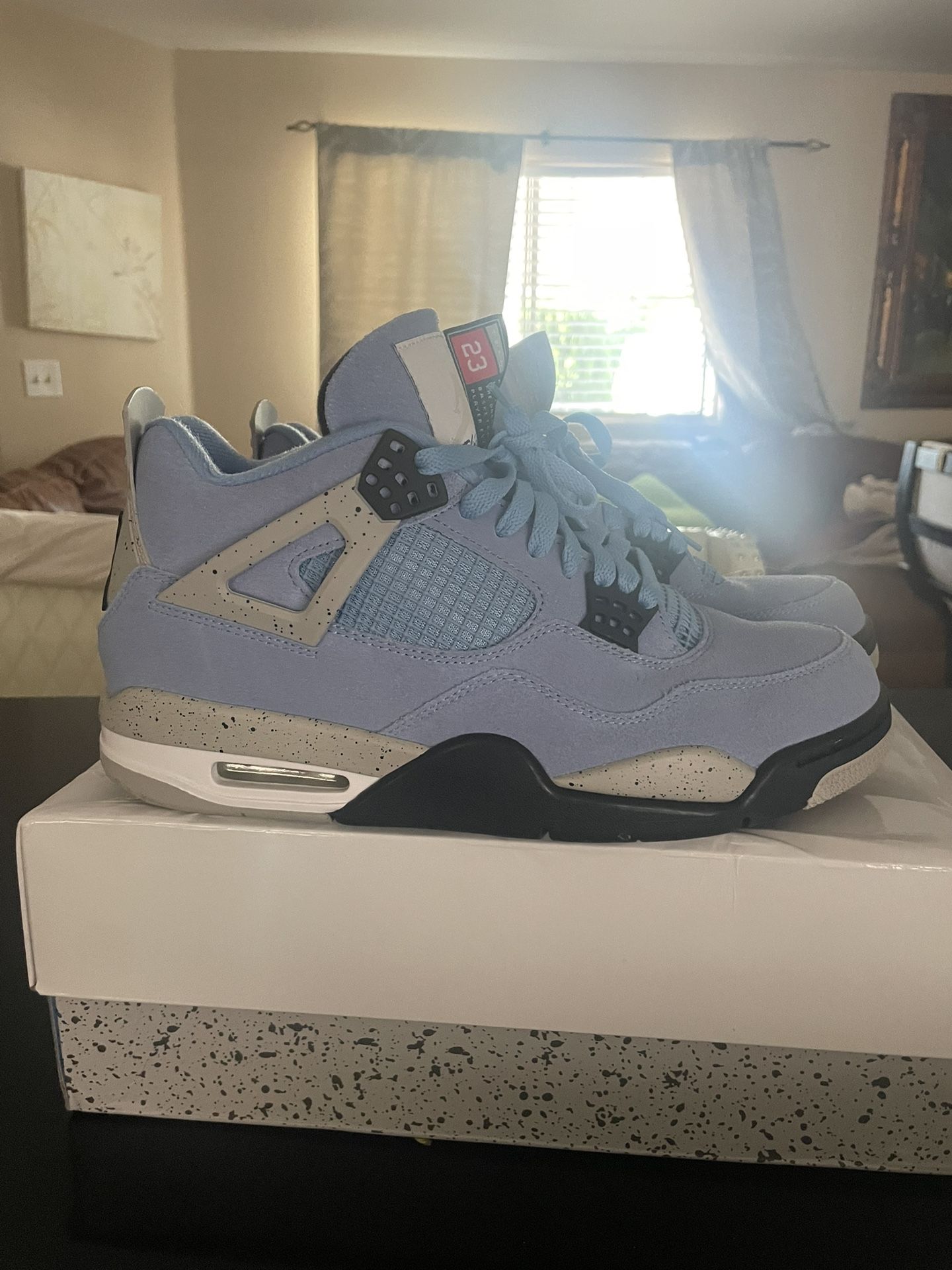 UNC Jordan 4s Size 10