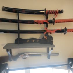 3 Katanas Set With Stand