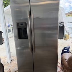 GE refrigerator 36”W