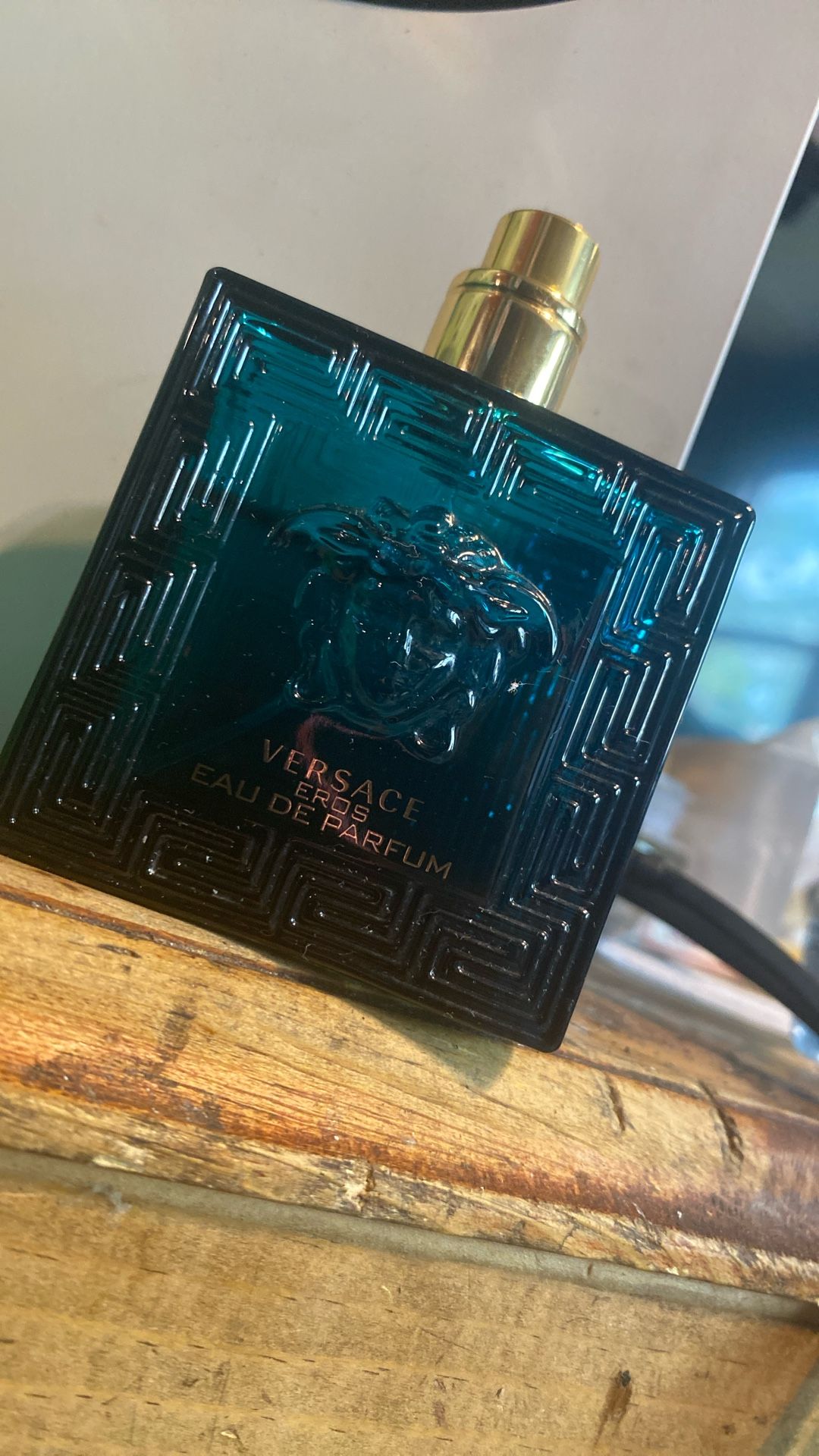 VERSACE EROS EAU DE PARFUM ( CAN SAMPLE IT BEFORE BUYIN TO SEE IF YOU LIKE IT OR IF ITS STRONG ENOUGH )