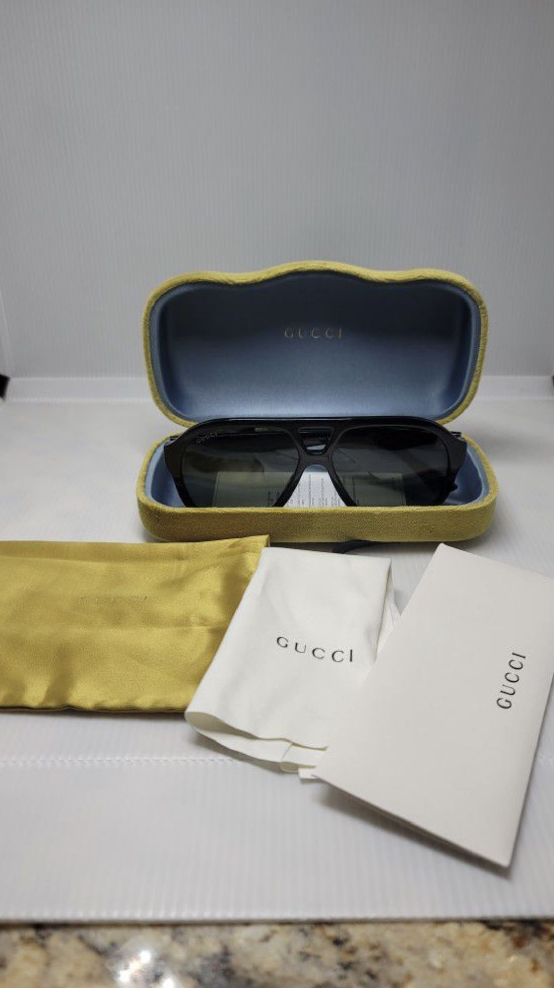 Gucci Sunglasses Unisex 