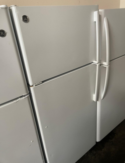 GE Top Freezer Fridge – White, Clean, Adjustable Shelves
