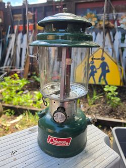 Vintage Coleman Lantern – Classic Green Camping Lantern