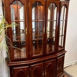 Curio /China Cabinet Local Pickup Only