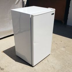Mini Refrigerator With Freezer 