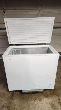 HOTPOINT 7.1 Cu ft Manual Defrost Chest Freezer for Sale in San