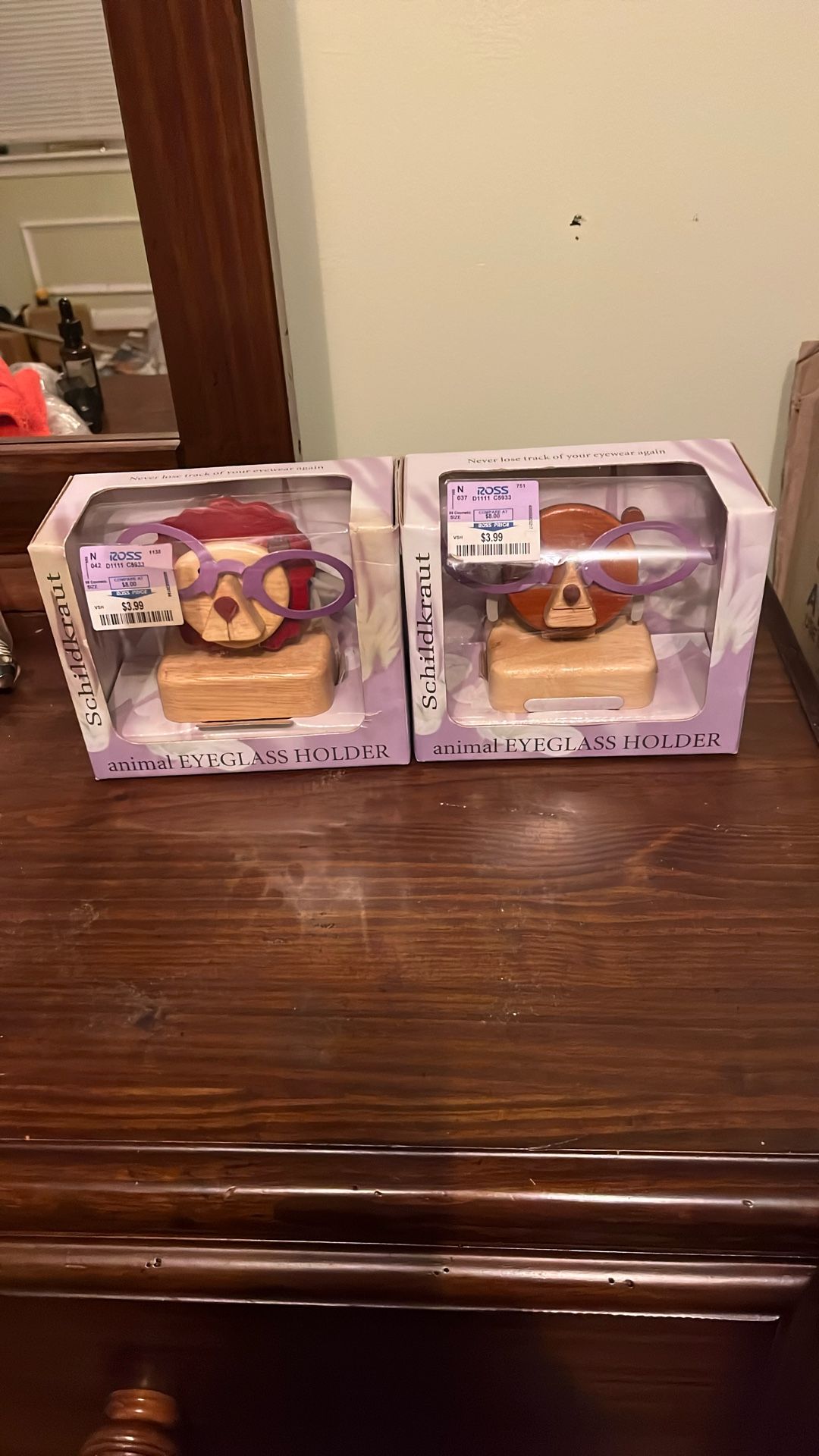 Animal eyeglass holder