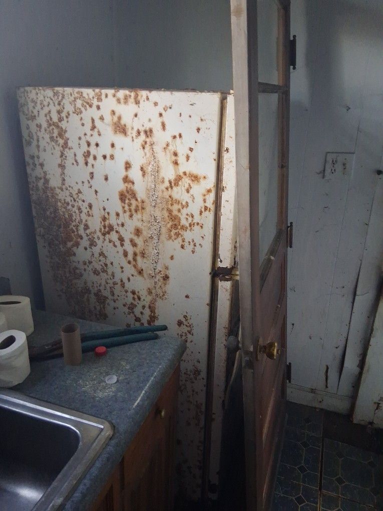 Old Refrigerator For Scap, Free And A Gas Stove 