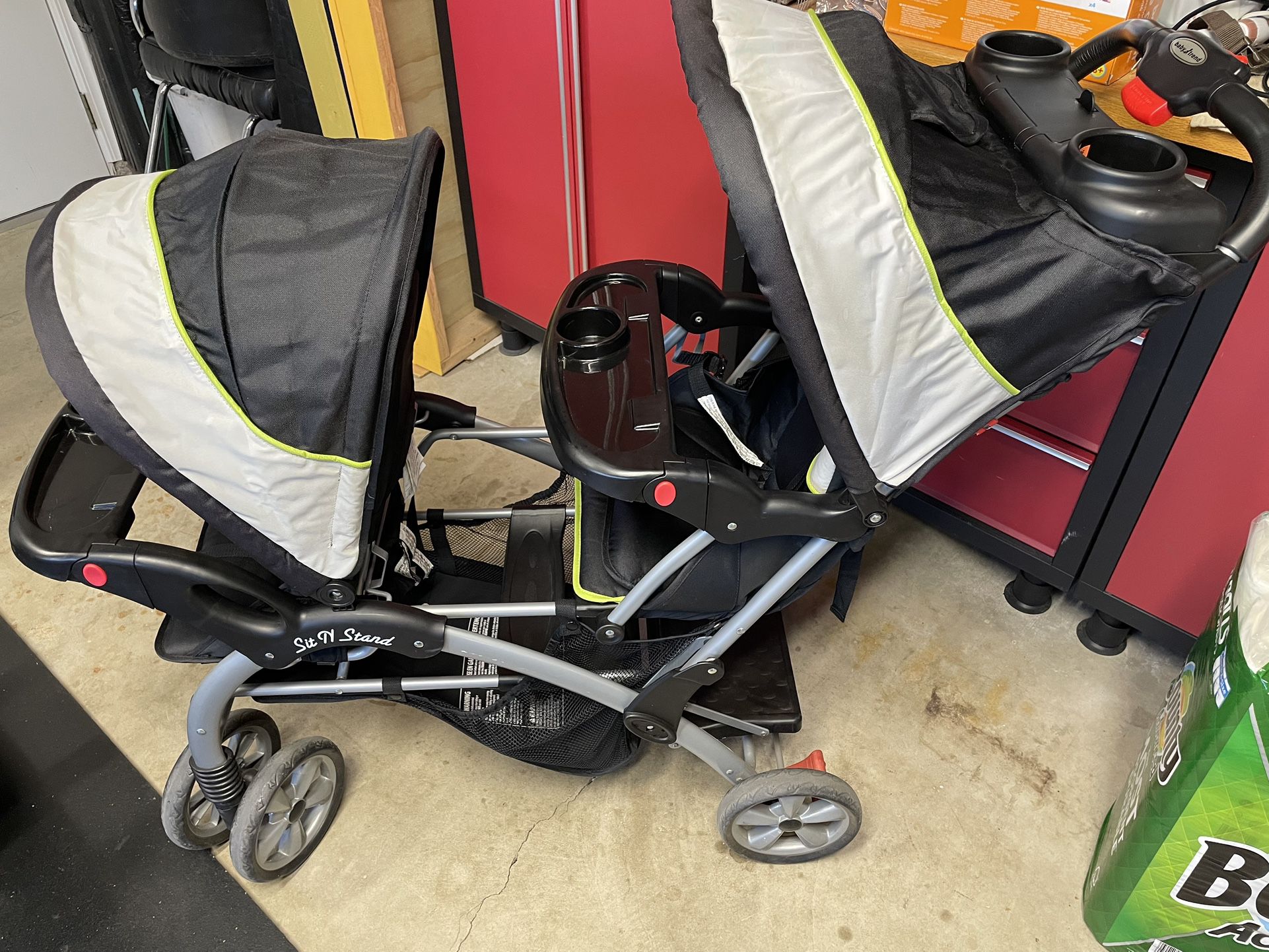 BABY TREND DOUBLE STROLLER. SIT n’ STAND