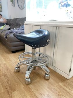 Larin Corporation Pneumatic Stool (original Price $190) Adjustable  