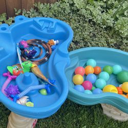 Like New step 2 Sand & Water Table Included Ball And Toy Please Check More Picture 
