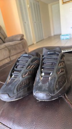 Adidas Yeezy 700 V3 – Black/Tan – Men’s Size 5.5