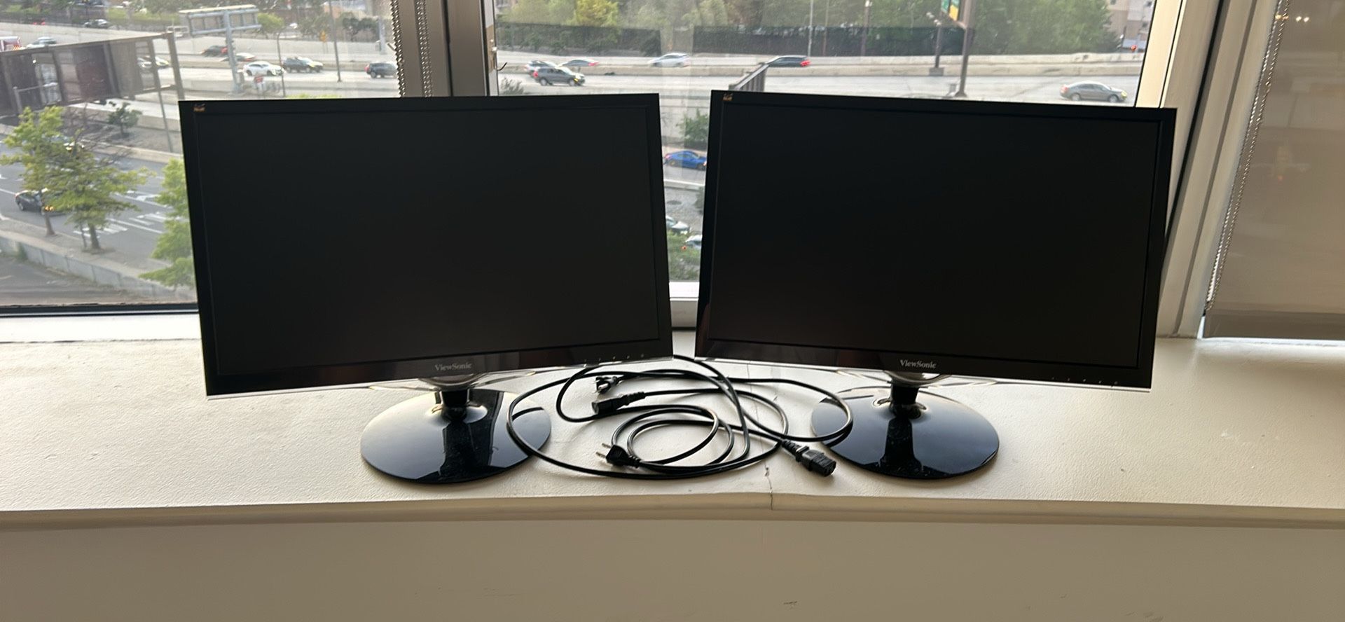 Dual Monitors