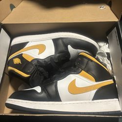 Air Jordan 1 Mid GS 'Black University Gold'