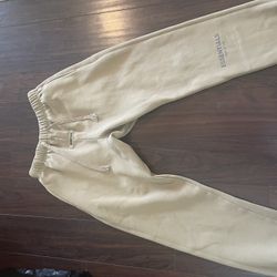 Essentials Sweats (READ DISCRIPTION)