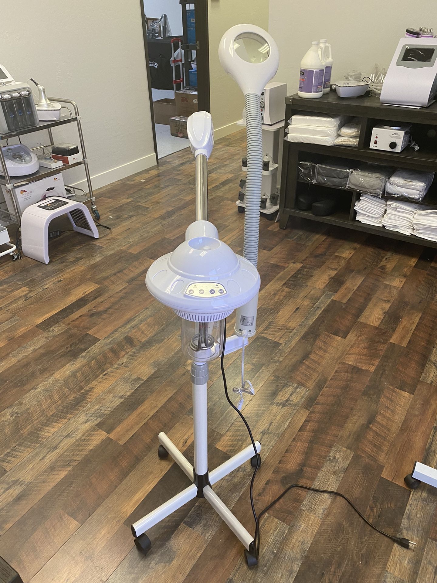2 In 1 Facial Steamer And Maglamp