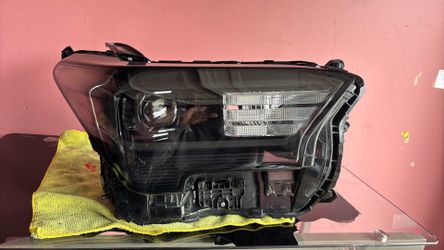 OEM 2024 2025 TOYOTA TACOMA LED HEADLIGHT (RIGHT PASSENGER)  24 25 RH