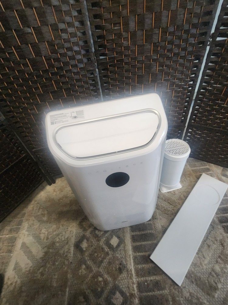 *** BRAND NEW- 12,000 BTU AIR CONDITIONER UNIT ***