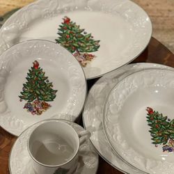 Nikko Christmas Dinner Set