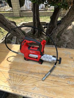 Milwaukee m18 grease gun