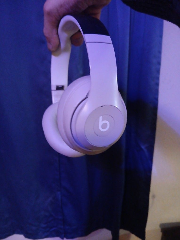 Beats Studio Pro Wireless Over-ear Bluetooth Headphones