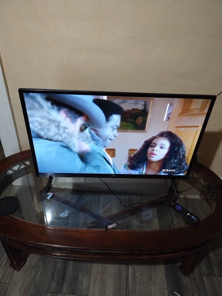 32" TCL Roku TV HD 720p Smart Tv
