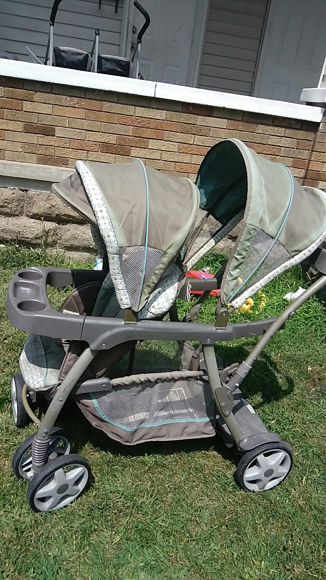 Twin stroller