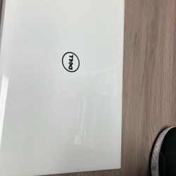 17” Dell Inspiron 5755 AMD A6-7310 12gb Ram256gb SSD  Win 11