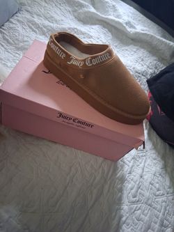 Juicy Couture Slippers