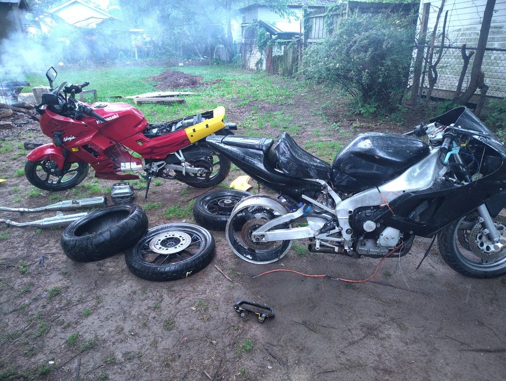 2 Motorcycle 1000cc An A 250 Cc